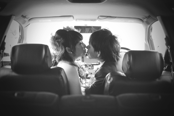 車の中でかくれてキスをしようー洋装フォトウエディング フォトウェディング専門店 アンシャンテ ナチュレ のブログ